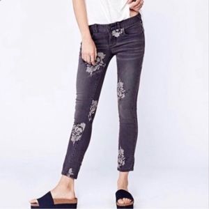 Free People Gray Floral Skinny Ankle Jeans